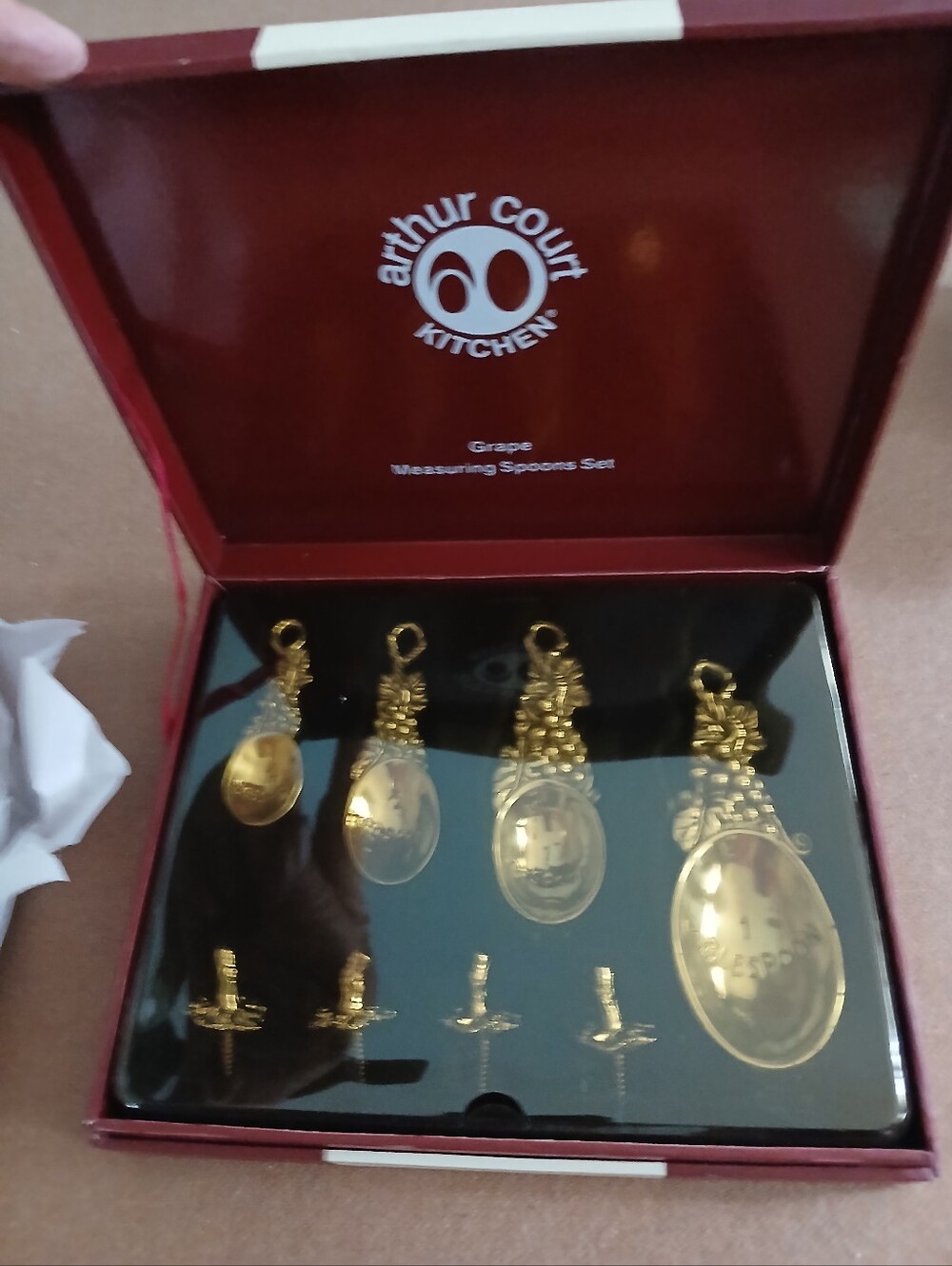 Arthur Court Gold Grape-Themed Measuring Spoon Set